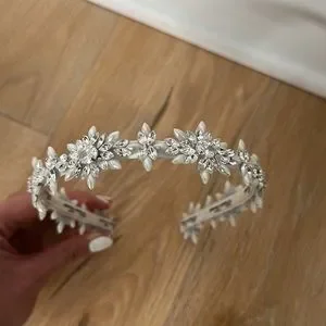 Pnina Tornai Swarovski Crystal and Pearl Cluster Wedding Headband Head Piece NWT Pnina Tornai BRIDAL ACCESSORIES Collection main image 4